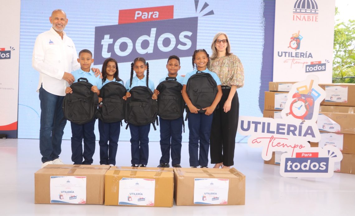 Lanzan “Utilería a Tiempo Para Todos”con más de 1.8 millones de kits escolares