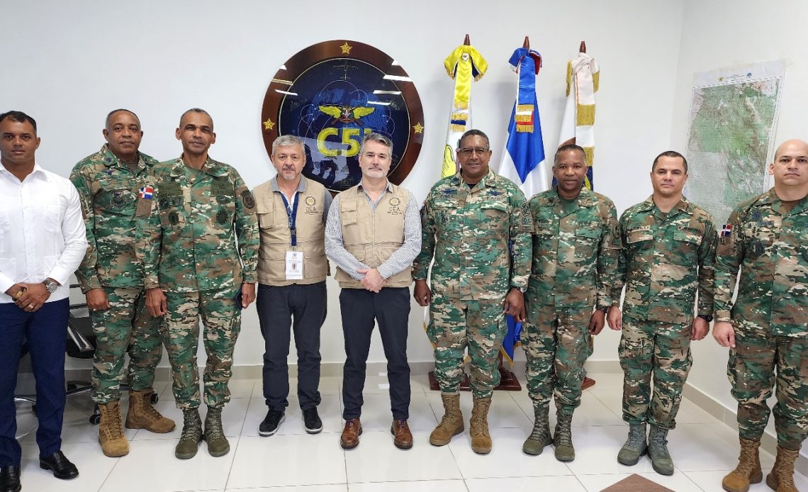 Observadores de la OEA se reúnen con militares