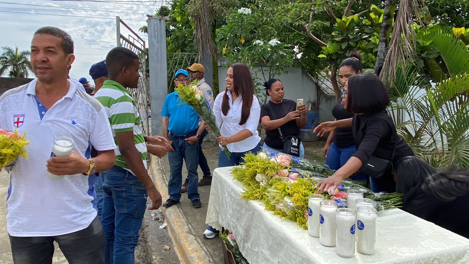 Betty Gerónimo recorre cementerios con motivo al Día de las Madres - N ...