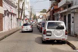 Los comerciantes y detallistas de la calle Pedro Francisco Bonó, denunciaron las pretensiones de la Alcaldía de Santiago convertir la referida vía en una