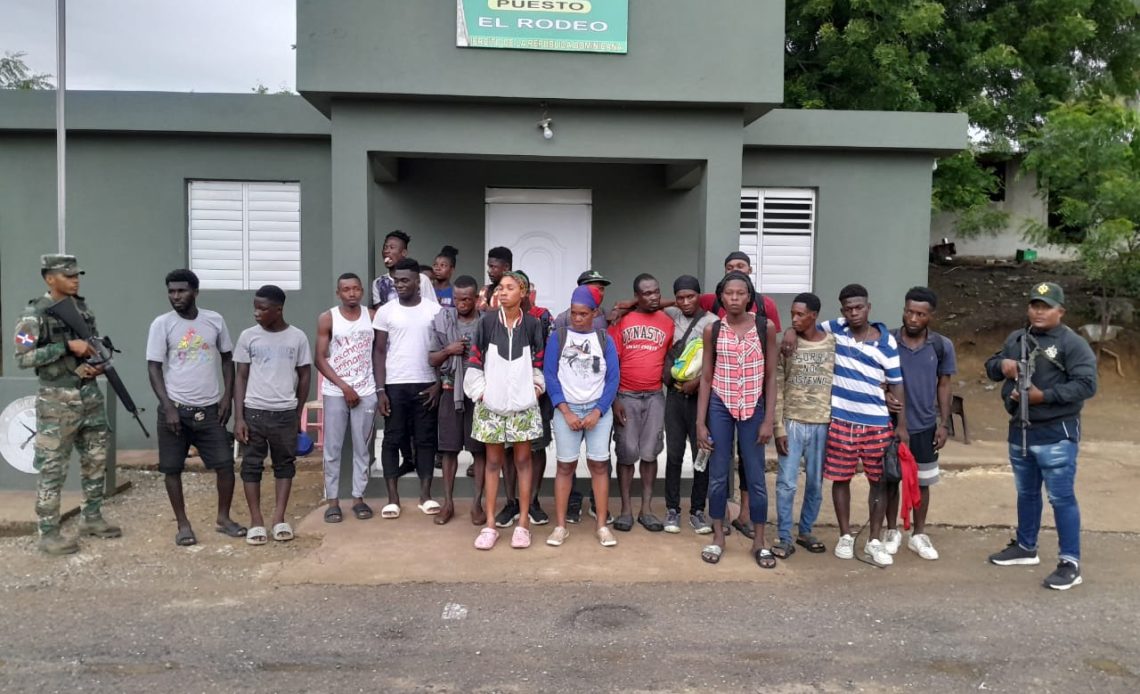 Ejército detiene 20 haitianos indocumentados en Dajabón