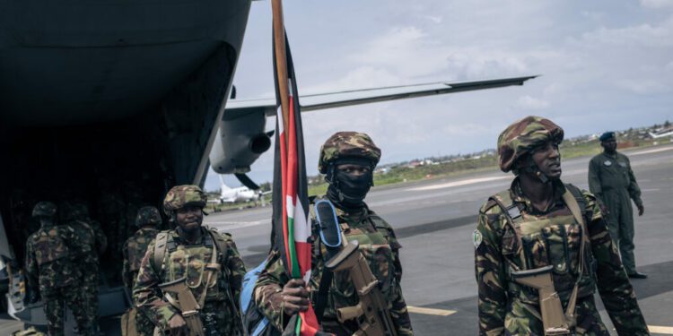 Una delegación de funcionarios kenianos, incluido el comandante de la fuerza de la misión, aterrizó en Haití a bordo de un vuelo operado por Sunrise Airways.