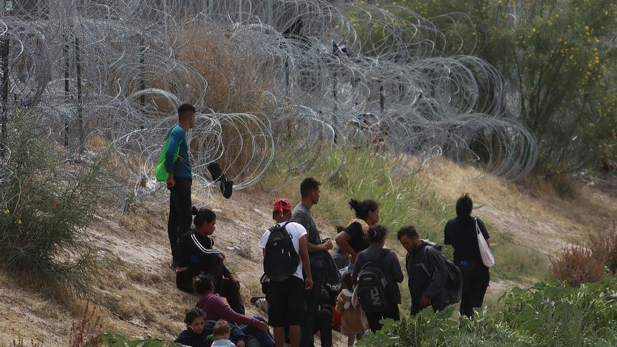 Migrantes abandonan la frontera