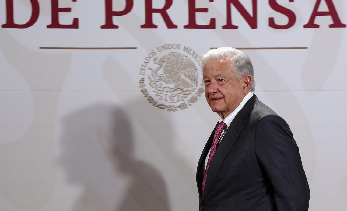 El presidente de México, Andrés Manuel López Obrador durante una conferencia de prensa, este lunes en el Palacio Nacional, de la Ciudad de México (México). EFE/ Isaac Esquivel