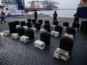 Incautan cargamento de 371 paquetes de presunta marihuana camuflajeados en tanques de miel