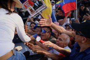 Persecución en Venezuela: la Policía chavista retuvo caravana de María Corina Machado