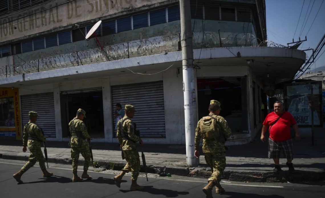 Militares en El Salvador