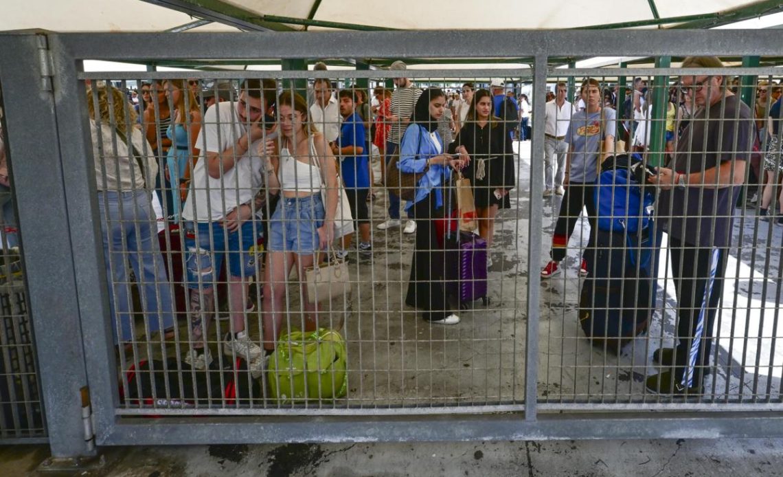 Turistas varados en Capri ante falla