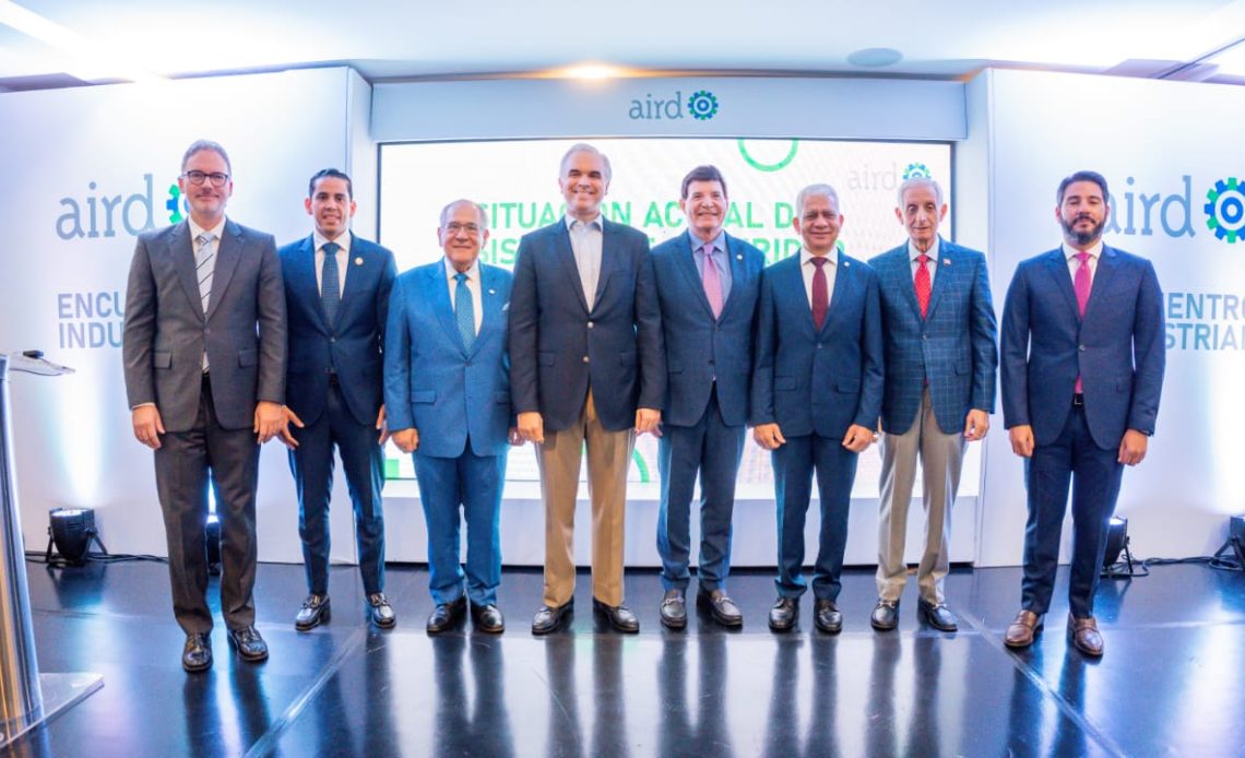 Autoridades en el Encuentro Industrial sobre la Seguridad Social organizado por la AIRD