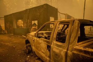 Oregón enfrenta el incendio forestal más grande de Estados Unidos