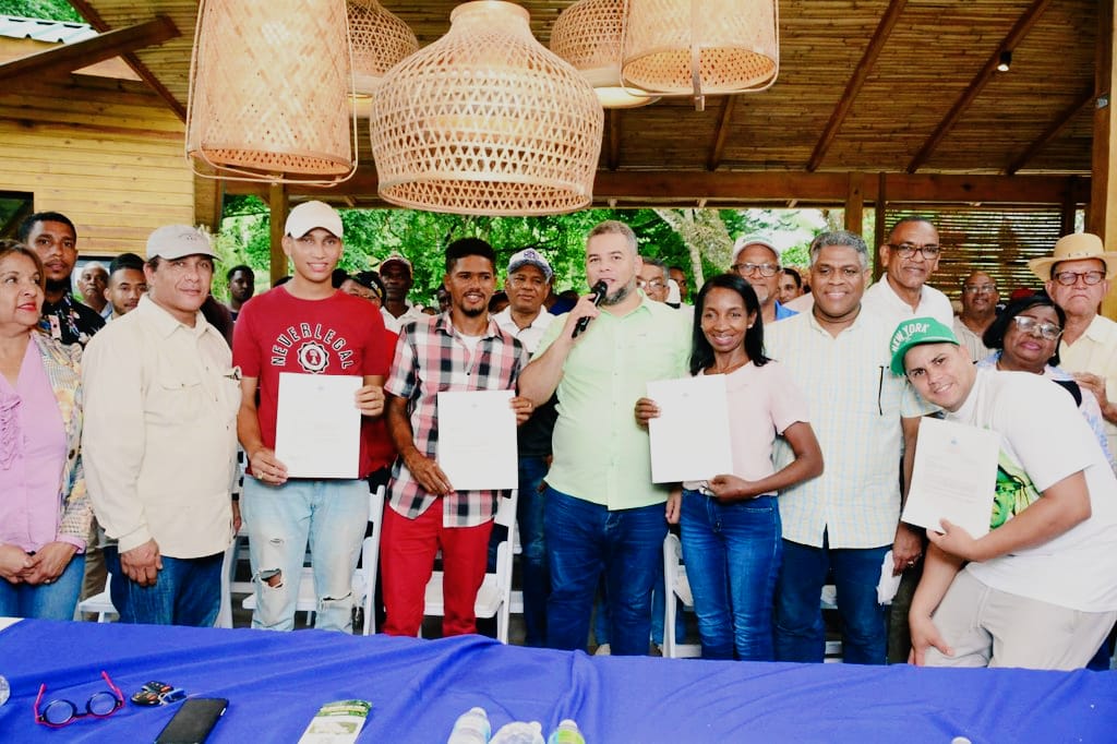 FEDA entrega 200 padrotes de chivos y ovejas