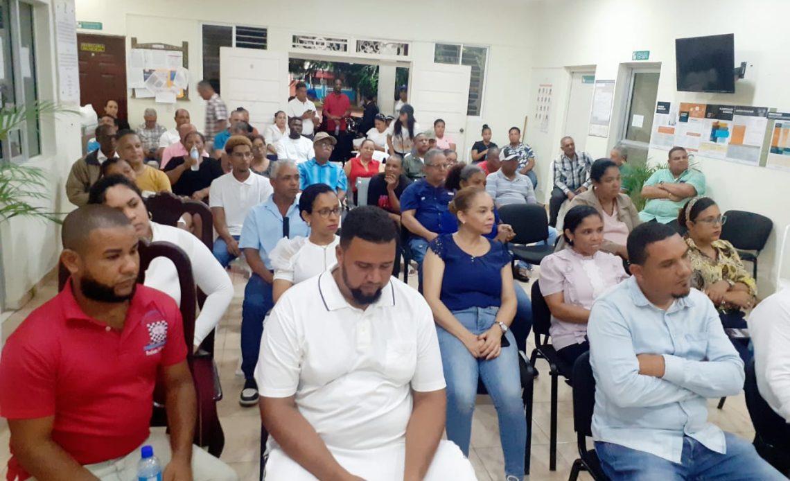 Comunidad Segura realiza diálogo con comunitarios en Licey al Medio