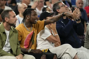 Travis Scott es liberado de la custodia policial después de ser arrestado por un altercado en un hotel de París