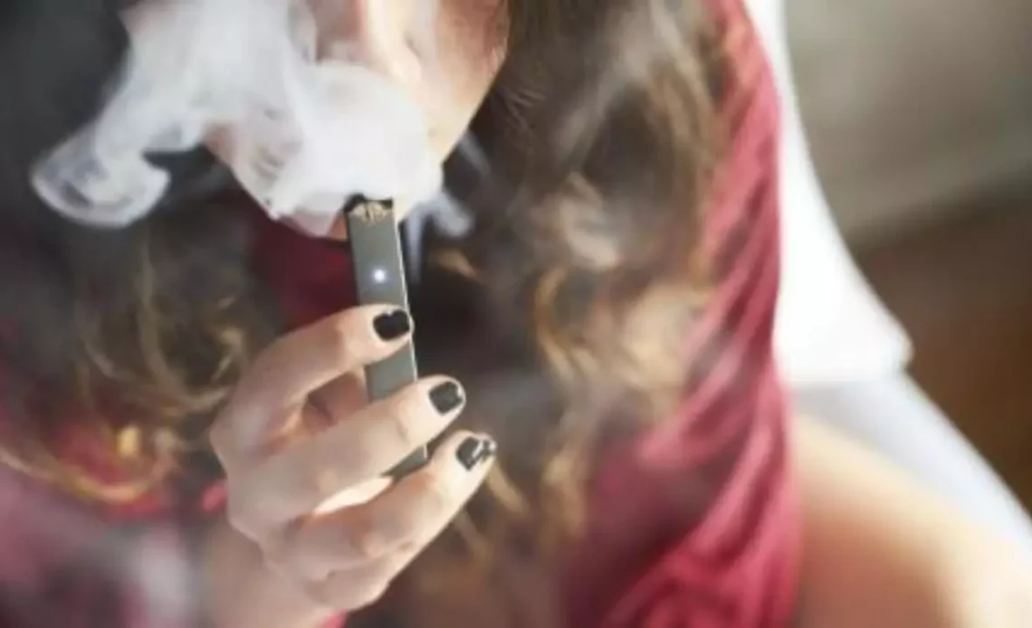 Anuncian una campaña para prevenir el uso del vapeador entre alumnos de secundaria