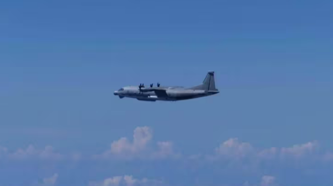 Japón desplegó cazas para responder a la violación de su espacio aéreo por parte de un avión espía chino