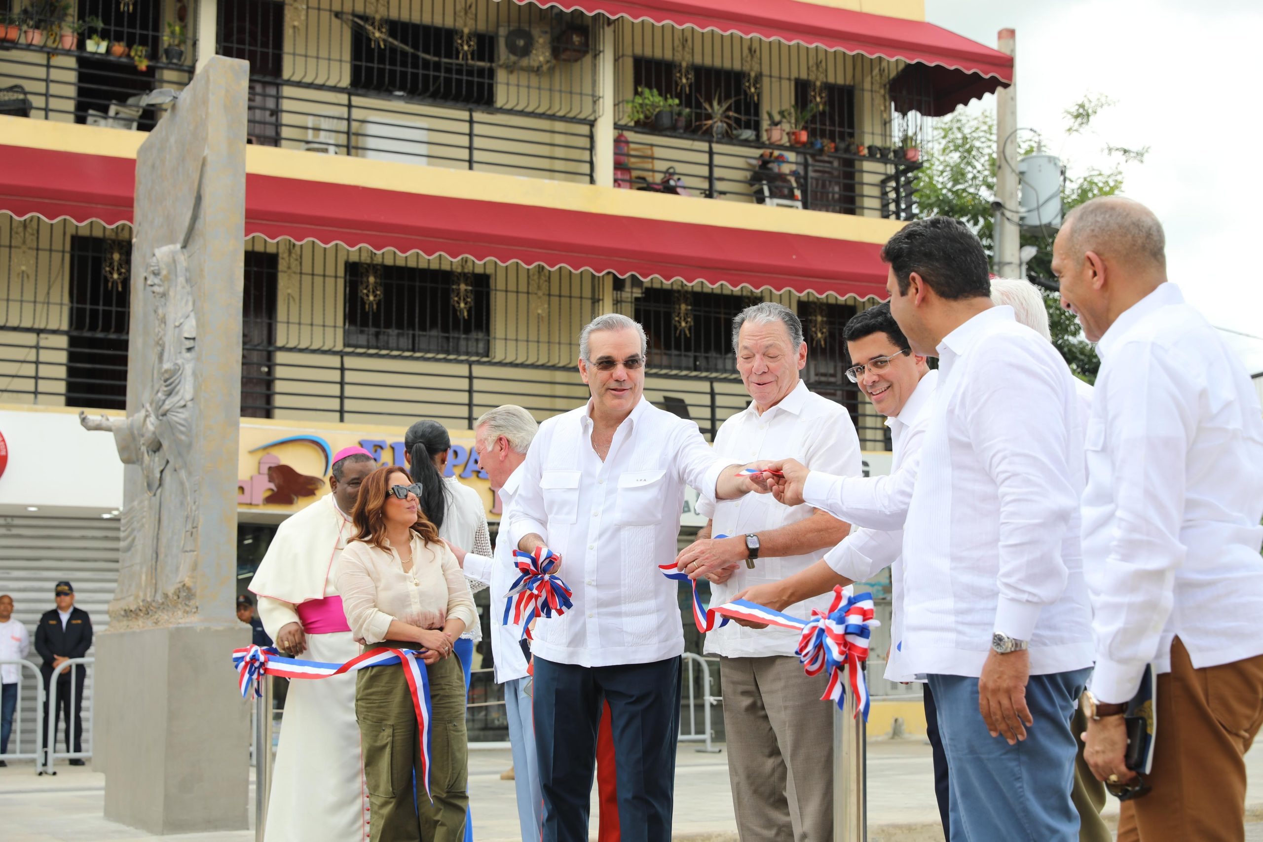 Abinader inaugura Boulevard de la Peregrinación y reconstrucción de calles en Higüey