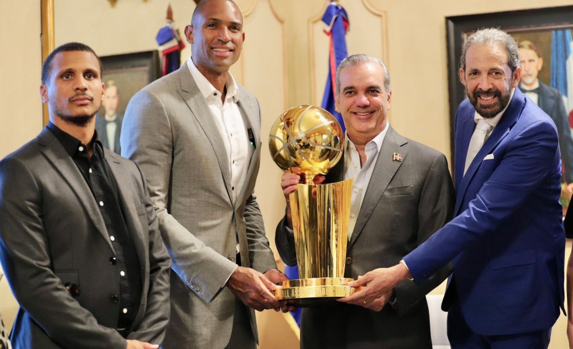 Horford, condecorado en el Palacio./