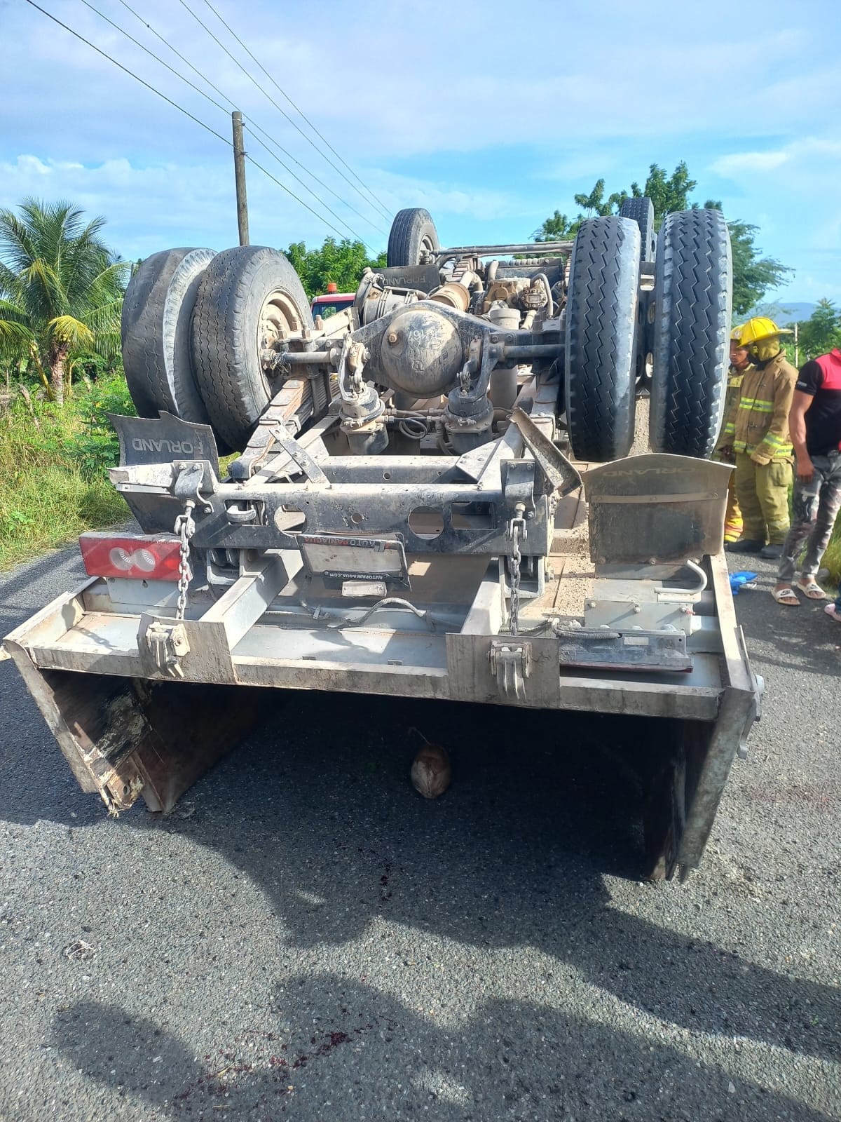 Un muerto y cuatro heridos en accidente de tránsito en Azua