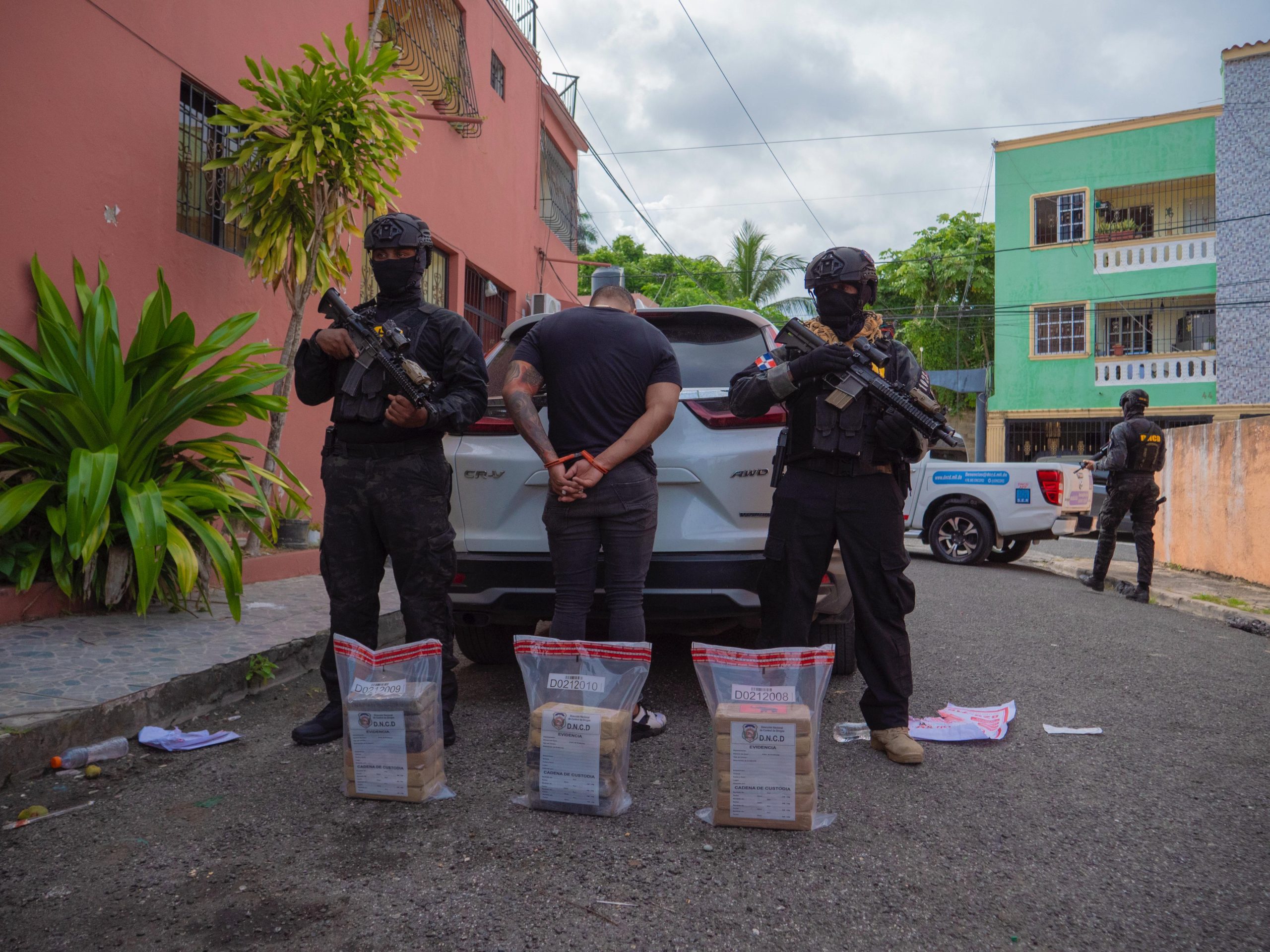 DNCD arresta a un hombre y ocupa más de 20,000 gramos de drogas en SDN