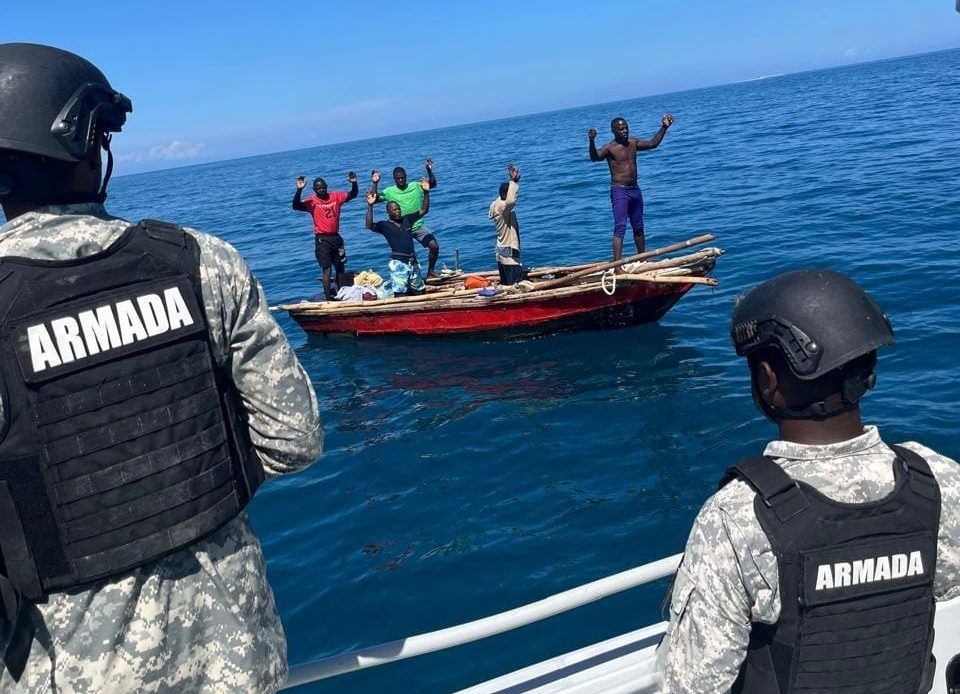 Interceptan embarcación con cinco haitianos a bordo durante operativo marítimo