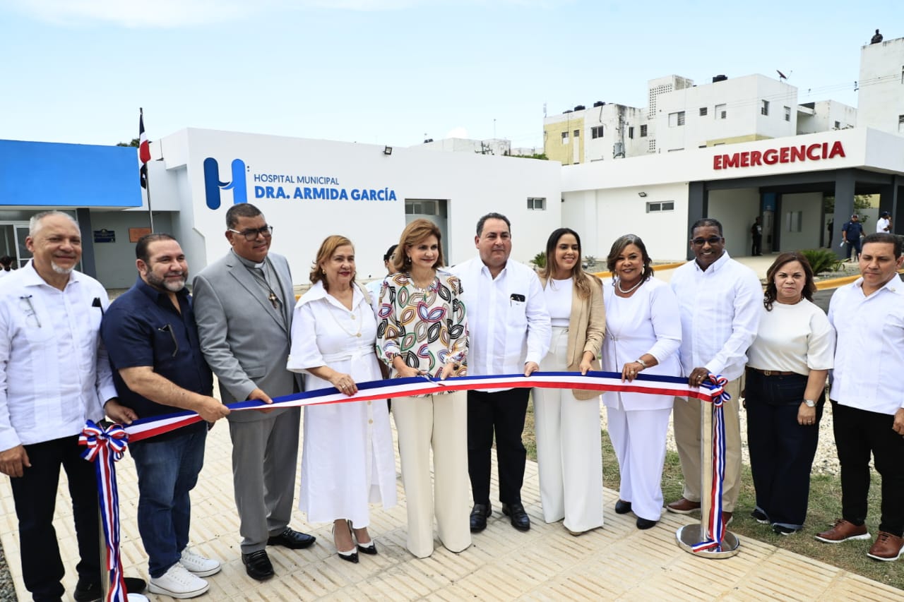 Raquel Peña entrega hospital Armida García y Centro Diagnóstico en La Vega