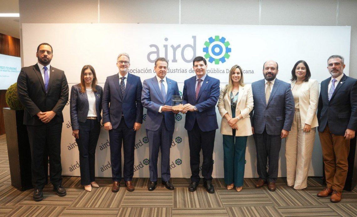 AIRD reconoce, por unanimidad, al ministro Bisonó por su apoyo al sector industrial