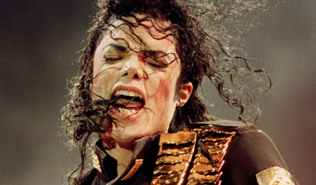 ¿Por qué se enterró a Michael Jackson dos meses después de su muerte?