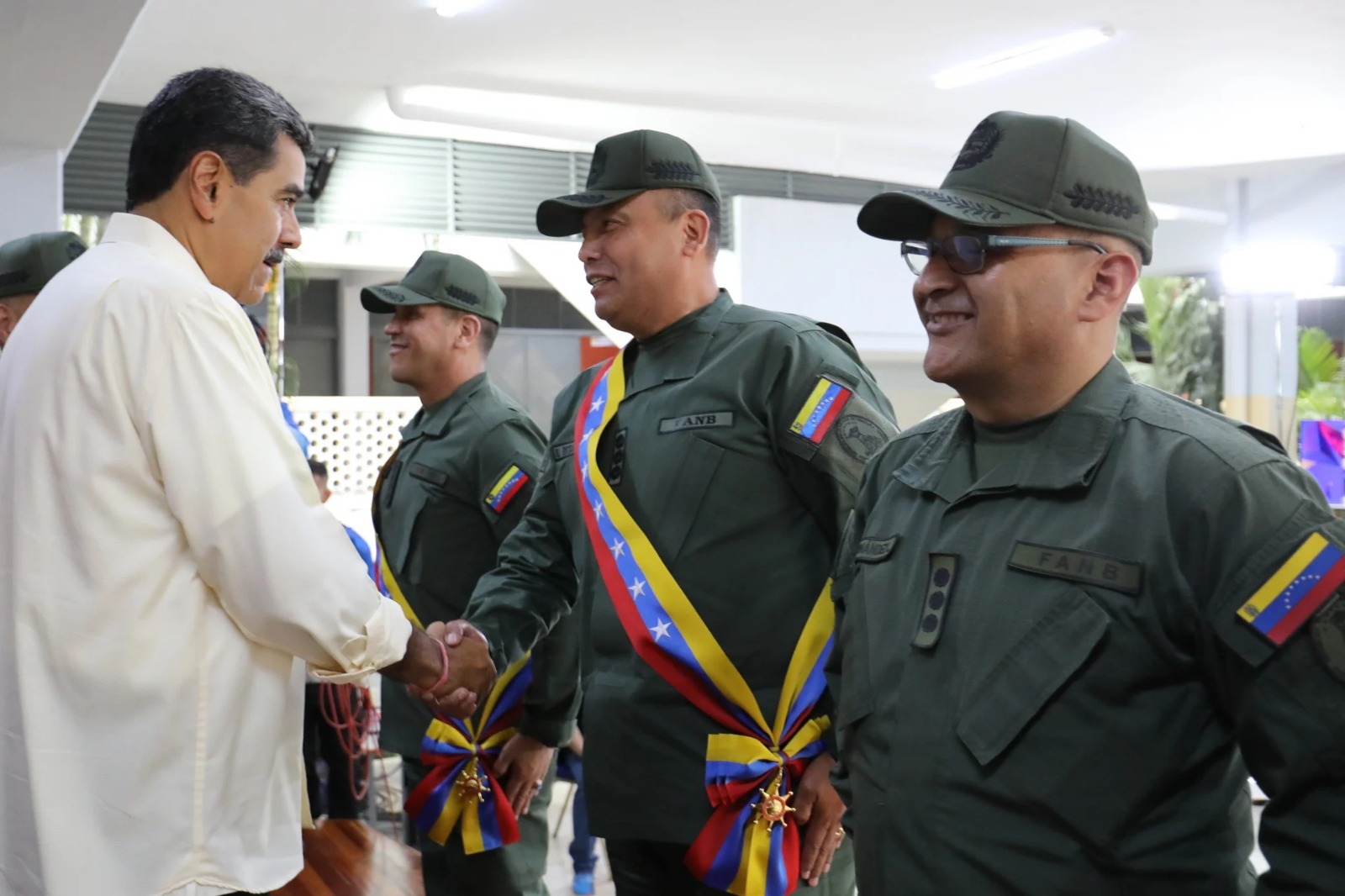 Maduro condecora a los cuatro militares sancionados por Estados Unidos