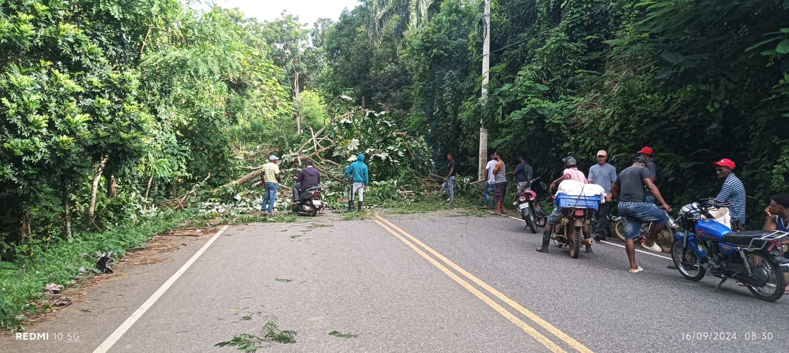 Comunitarios protestan por construcción de carretera en Monte Plata