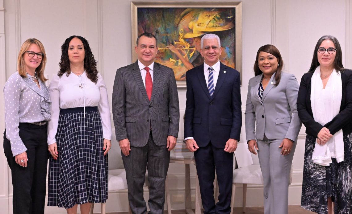 Reunión en el Senado, con JCE y PNUD./