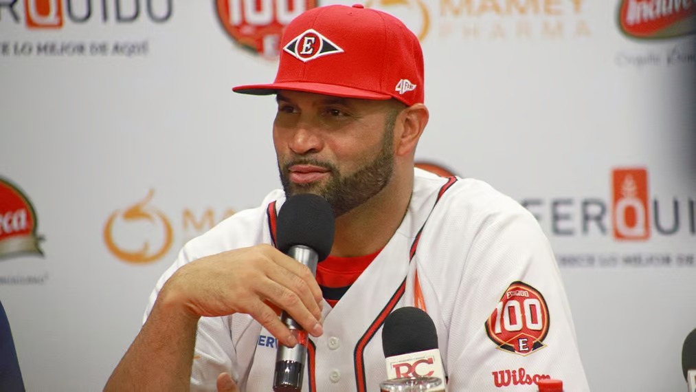 Albert Pujols da el crédito a jugadores por inicio invicto en su carrera como dirigente