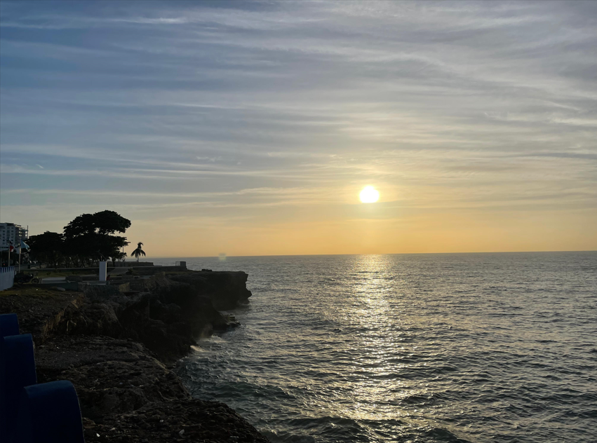 Día soleado, sensación calurosa y escasas lluvias en gran parte del país