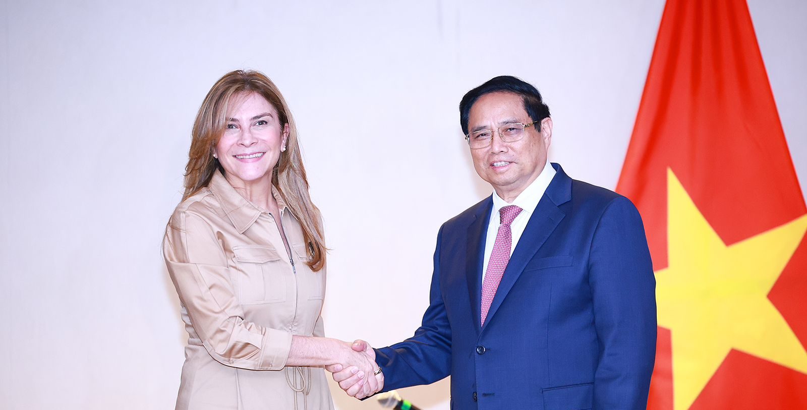 Carolina Mejía sostiene productivo encuentro con el primer ministro de Vietnam