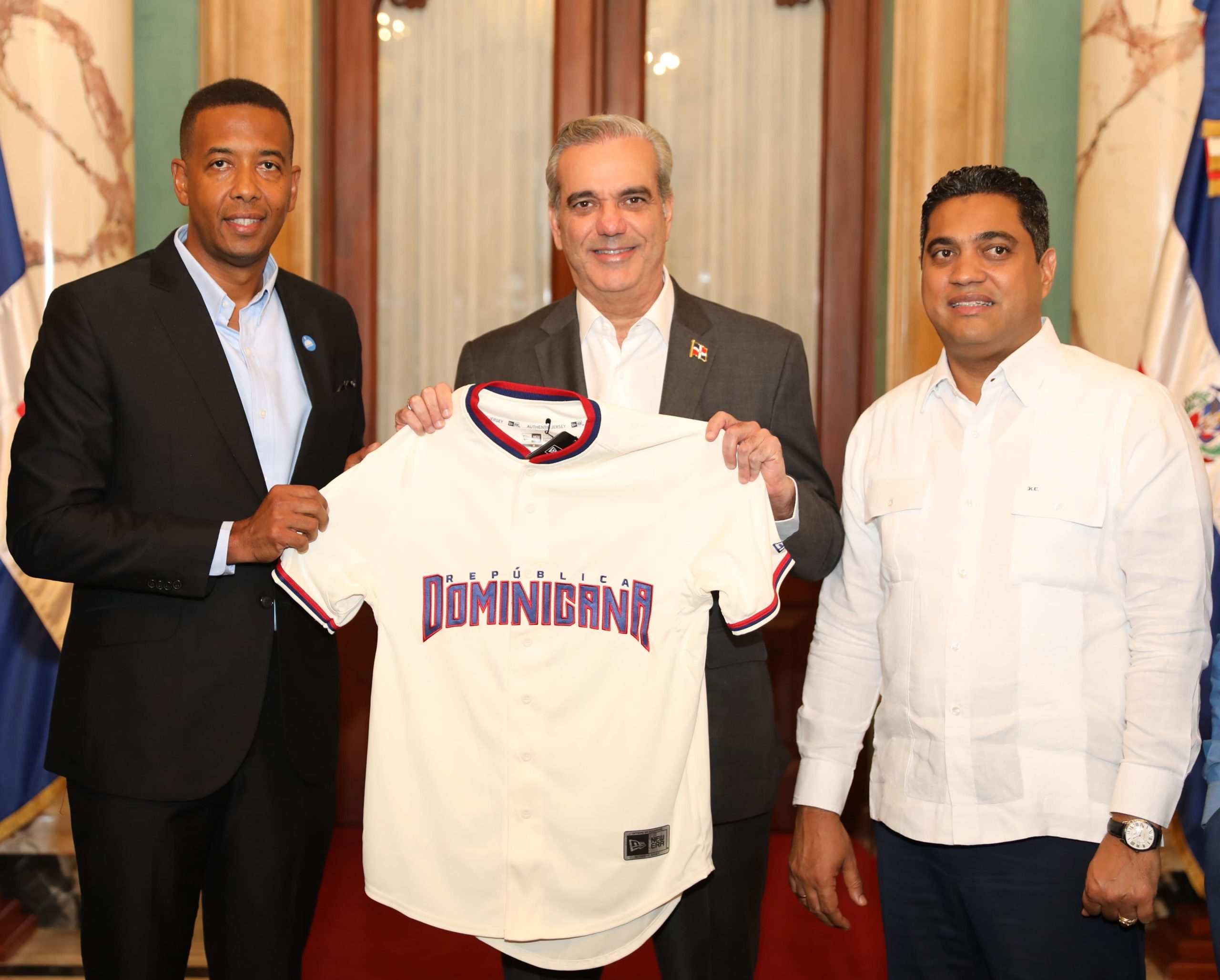 Abinader despide equipo de béisbol representará a RD en China Taipei