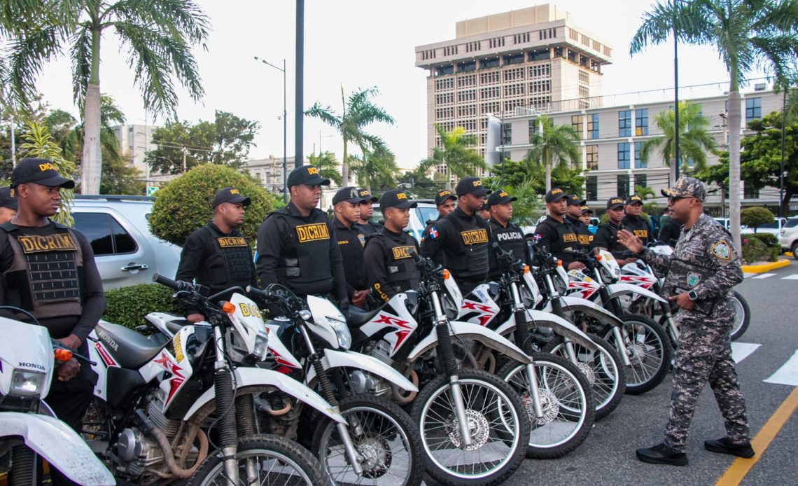 PN captura a seis personas vinculadas a robo, posesión ilegal de armas y evasión de la justicia