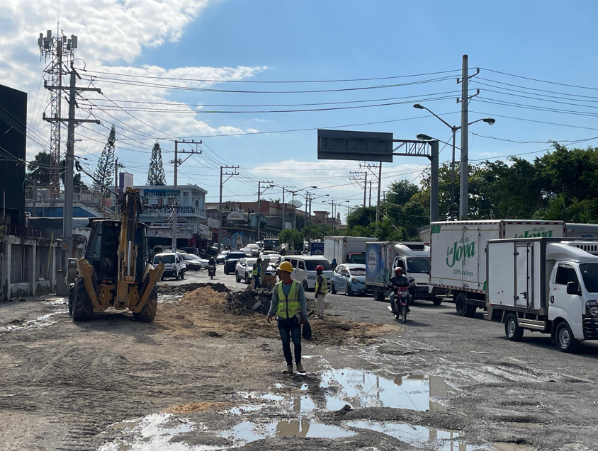 Reparación en avenida Los Beisbolistas de Manoguayabo genera taponamiento