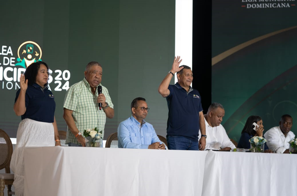 Eligen alcalde de Samaná, Nelson Núñez, como presidente de Fedomu