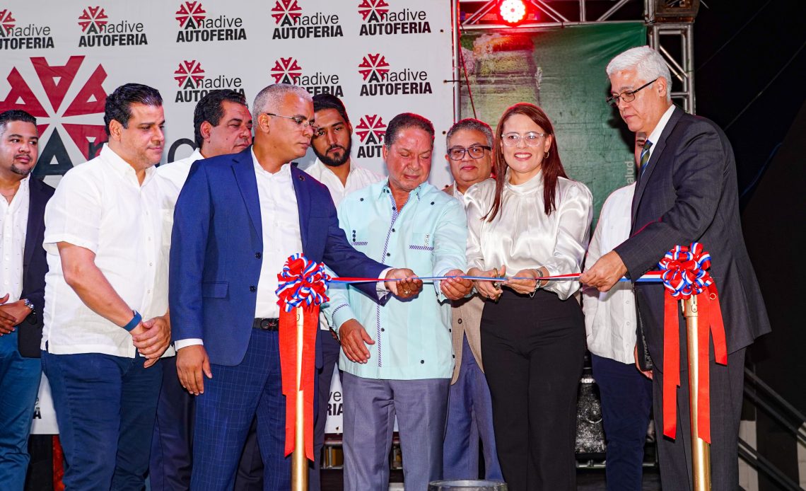 Abren feria de vehículos nuevos y usados en la Ciudad Ganadera