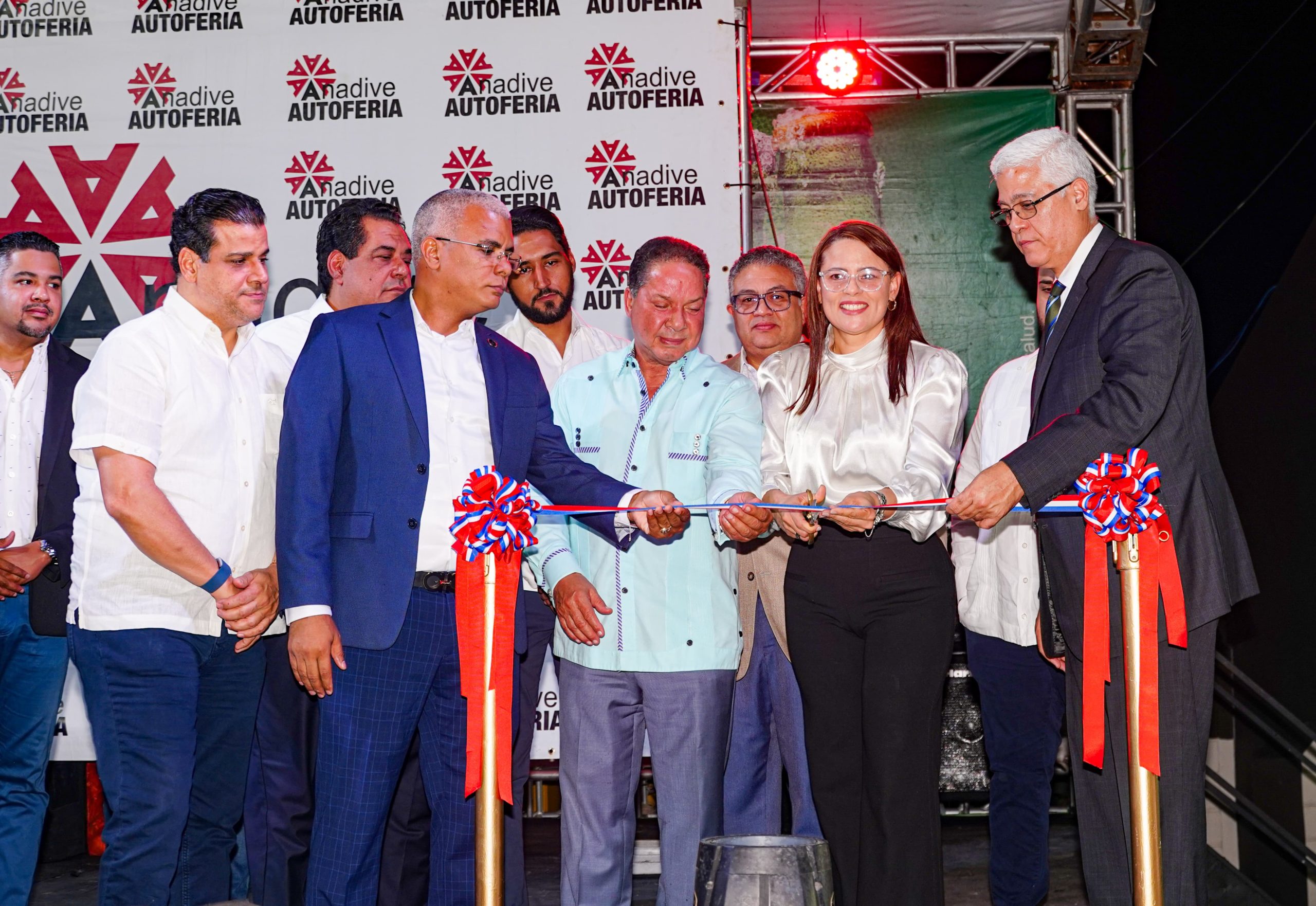 Abren feria de vehículos nuevos y usados en la Ciudad Ganadera