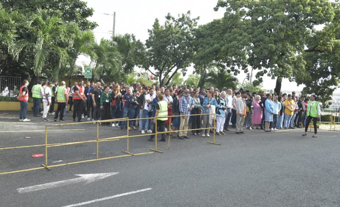 La JCE evacúa personal en tiempo récord durante simulacro de terremoto