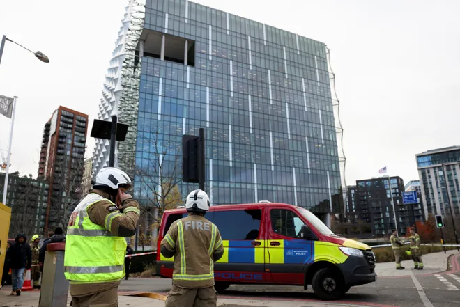 Detonan paquete sospechoso cerca de Embajada de EE.UU. en Londres