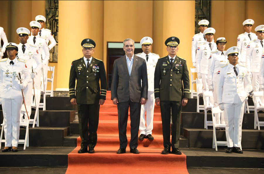 Abinader encabeza graduación de cadetes de la Academia Militar Batalla de Las Carreras