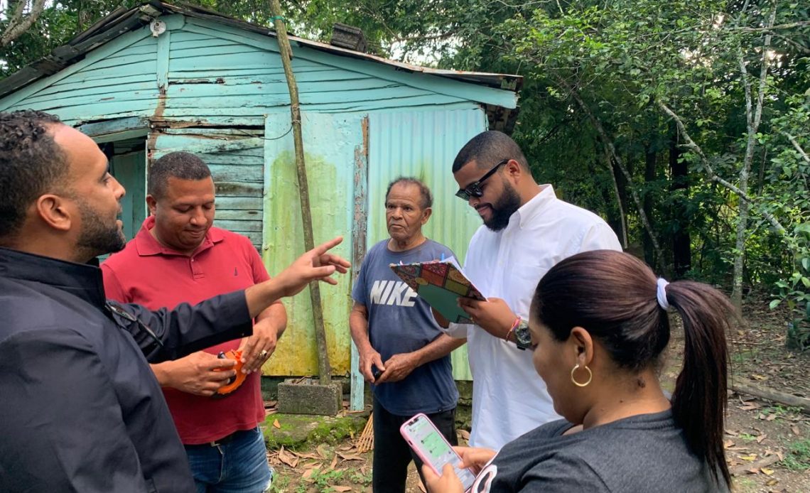 MIVED ayuda a señor con su casa en Fantino