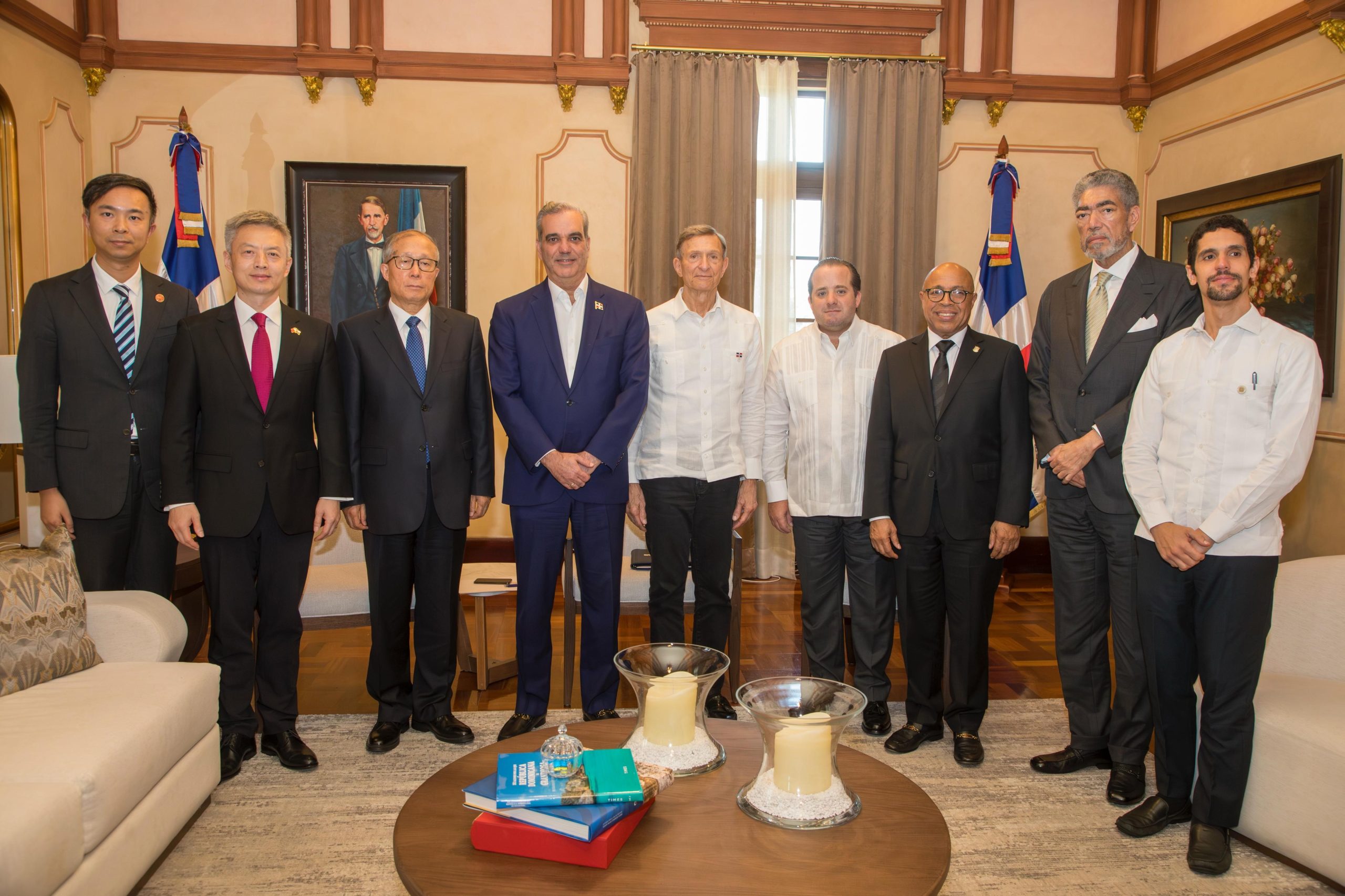 Abinader recibe en Palacio Nacional a Li Hongzhong para fortalecer lazos de cooperación con China