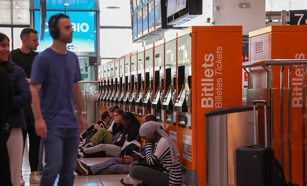 Lluvias torrenciales en Barcelona y Tarragona provocan suspensión de Rodalies y cancelación de vuelos