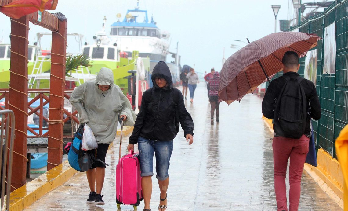 Sara mantiene avance por tierra como depresión en la frontera entre México y Guatemala