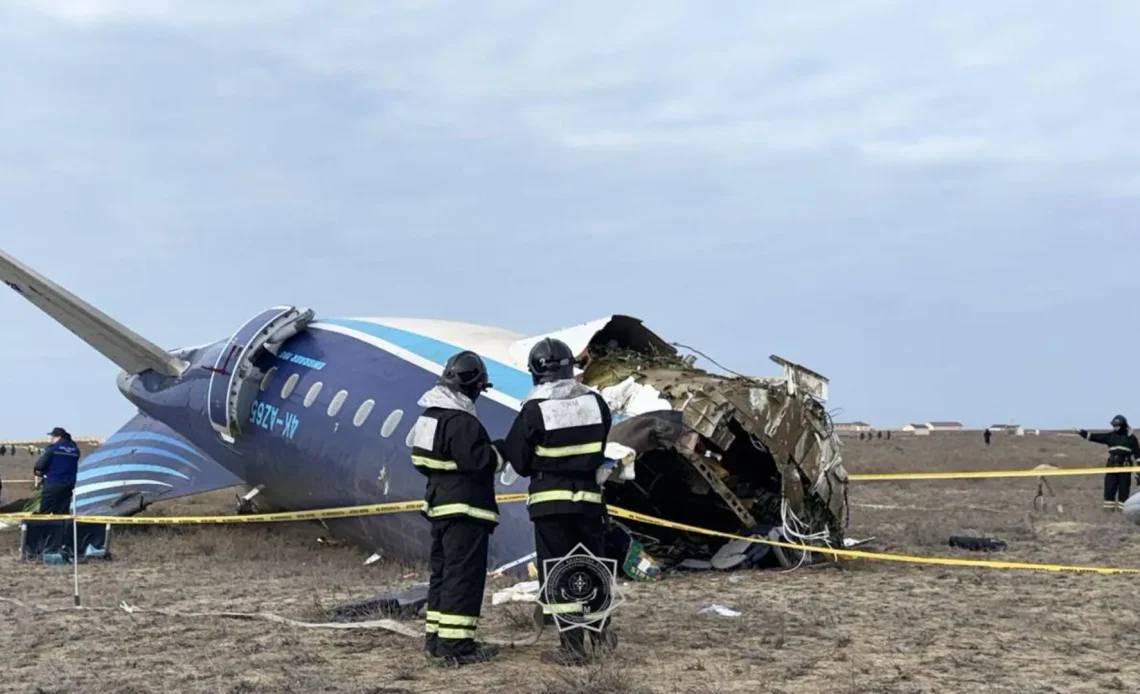 Presidente de Azerbaiyán exige a Rusia asumir responsabilidad por accidente aéreo