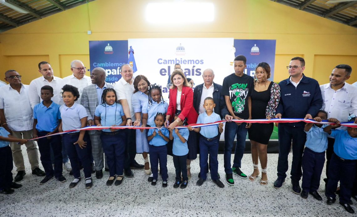 Raquel Peña inaugura destacamento en SDE y escuela en San Pedro de Macorís