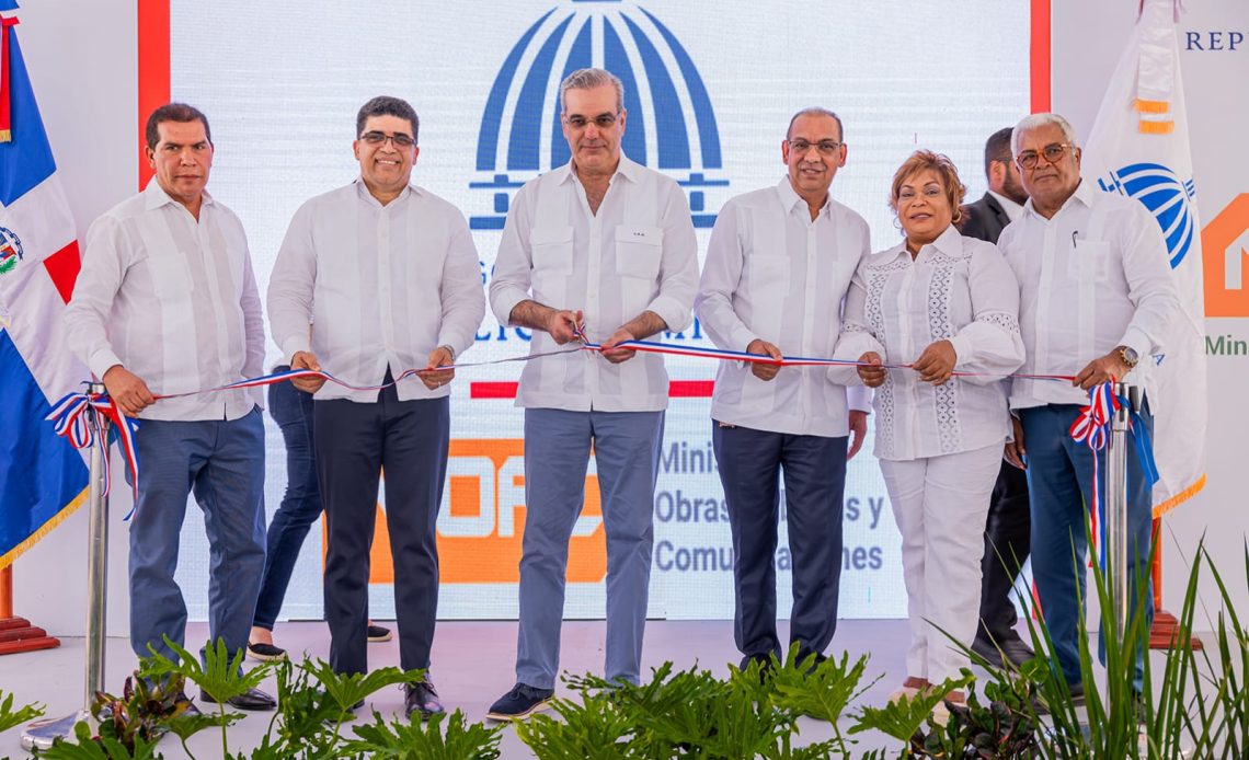 Abinader inaugura vias en SDE