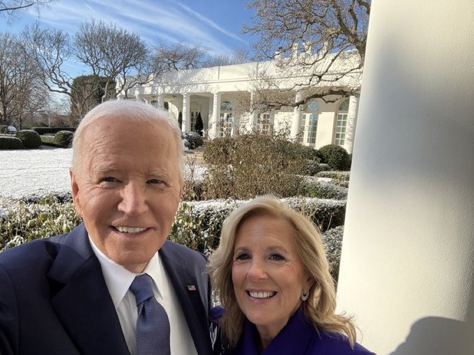 ¡Adiós! Biden y Jill se despiden con una última selfie desde la Casa Blanca